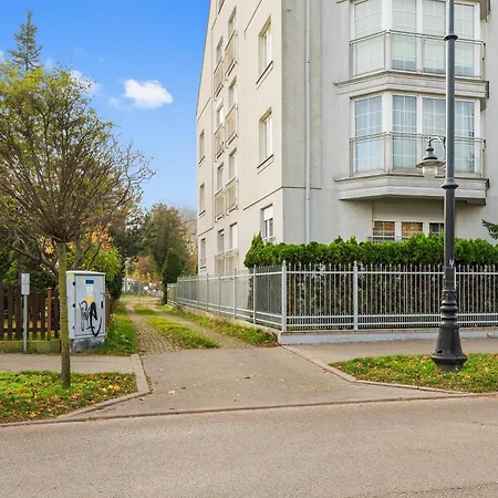 Lägenhet Palm With Terrace & Parking By Lion *